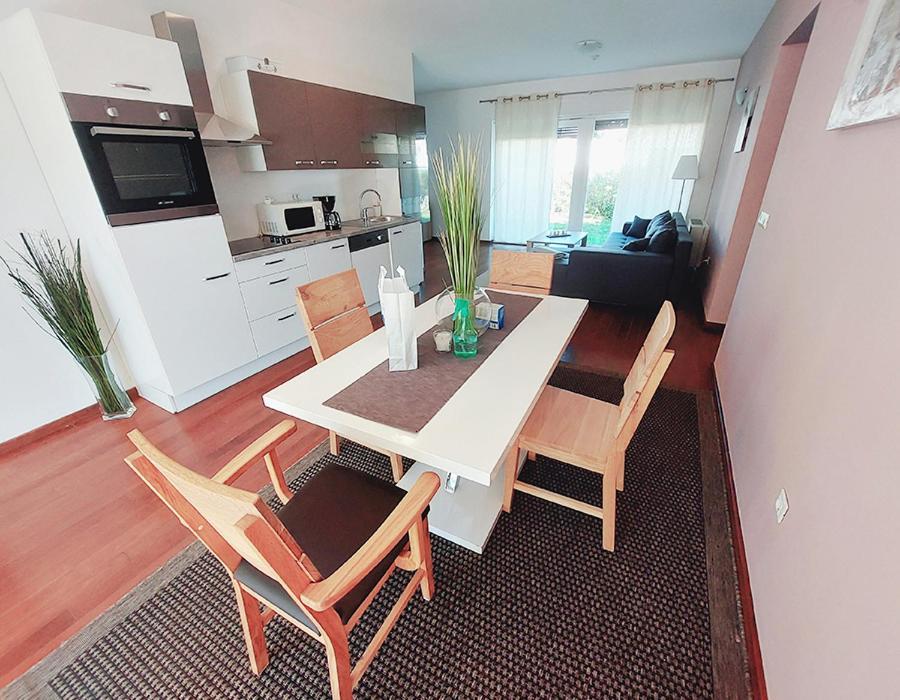 Queen Beach Apartments Nin Exteriér fotografie