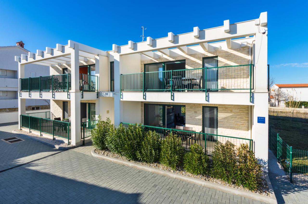Queen Beach Apartments Nin Exteriér fotografie