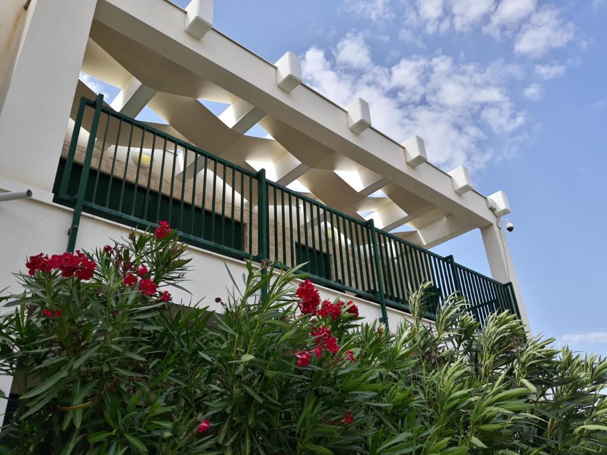 Queen Beach Apartments Nin Exteriér fotografie