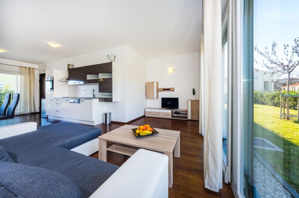 Queen Beach Apartments Nin Exteriér fotografie
